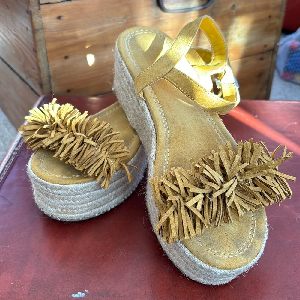 Pull&bear Euc mustard espadrille platforms sz 39